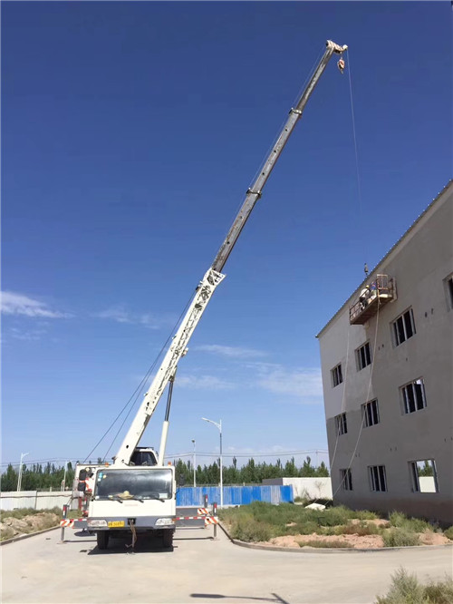 松桃“轻装强干”—— 吊车的 “轻量化臂架” 技术