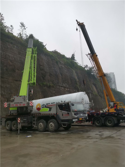 松桃“不怕风雨冻”—— 吊车的 “恶劣环境适应” 技术